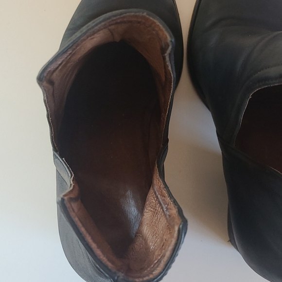 Wittner Black Leather Ankle boots with Side Slits Women's Size US 7.5 EU 38 - Picture 9 of 15